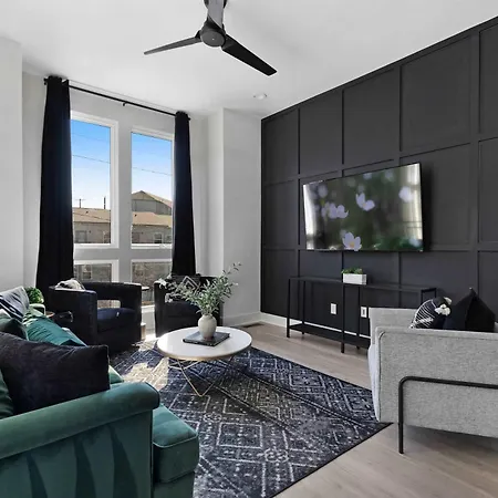 The Sunflower - Mins To Broadway And Rooftop Patio!